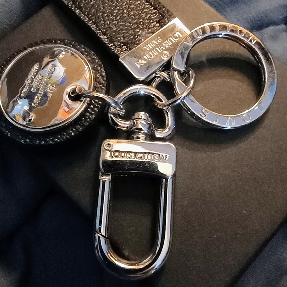 Louis Vuitton Neo Club Key Holder/bsg Charm Monogram Keychain - Picture 12 of 13